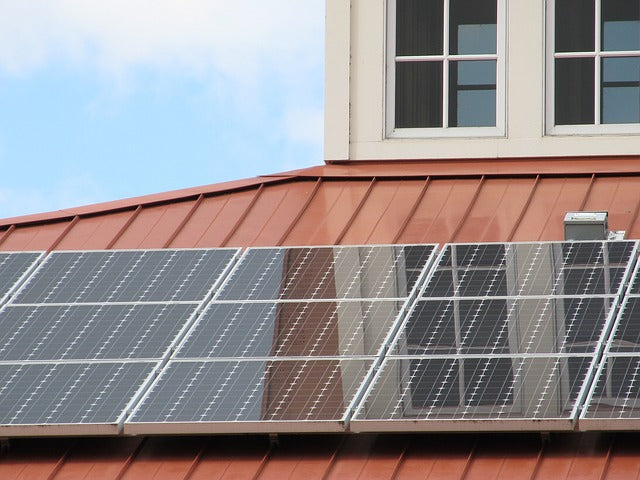 Teams aim to remove barriers to solar in underserved places