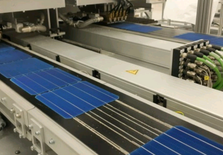 Supply-chain squeeze: Solar, storage industries grapple with delays, price spikes as demand continues to grow Posted on April 05, 2022 By Kavya Balaraman From Utility Dive Share GettyImages-1453144.jpg David McNew via Getty Images Project develo