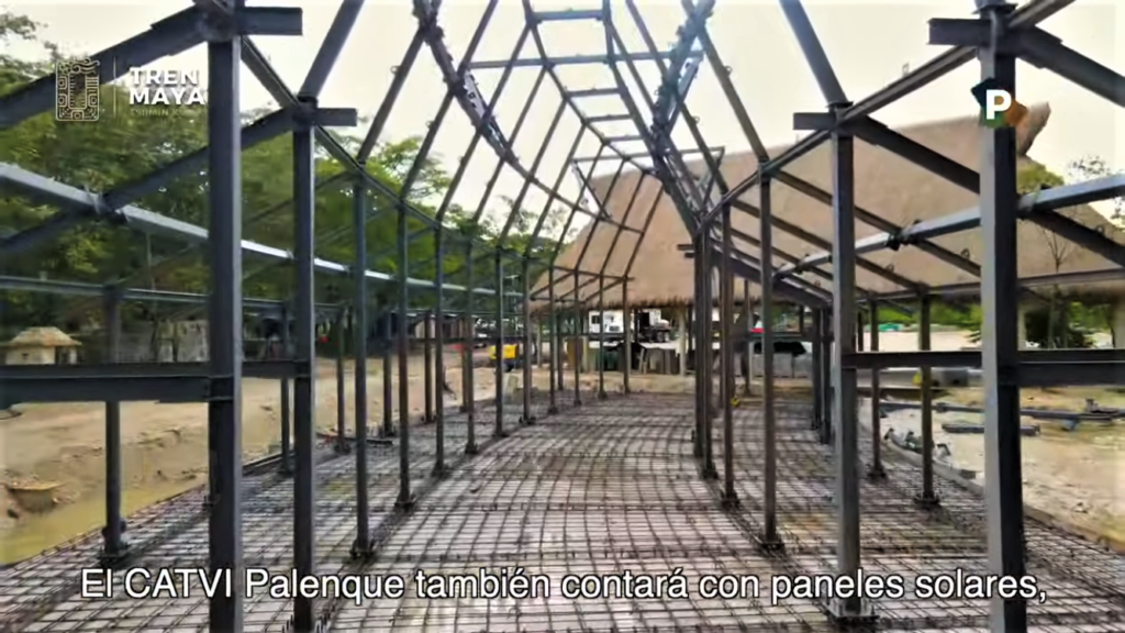 Paneles solares en el Tren Maya