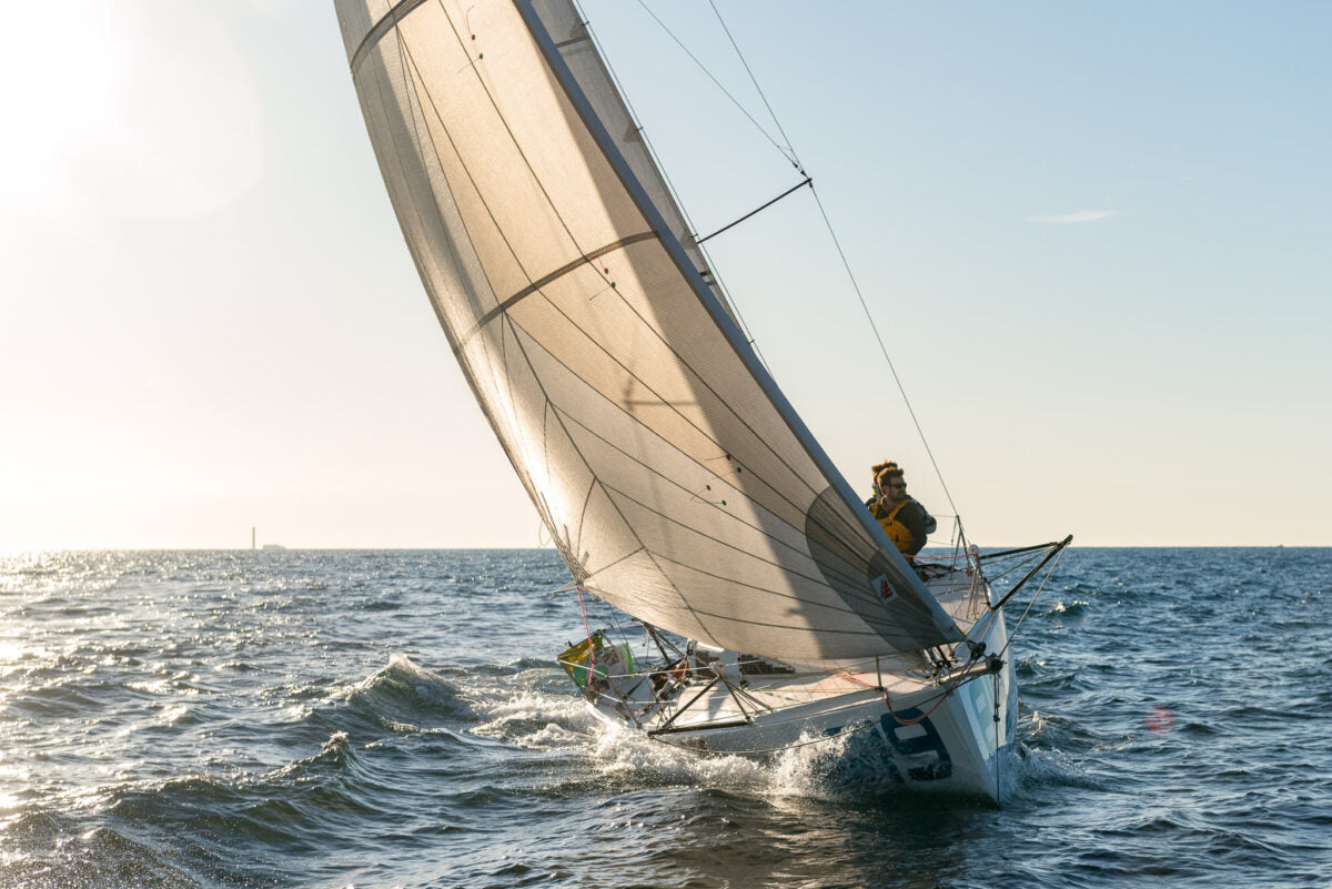 Un voilier solaire au départ de la Mini-Transat 2025