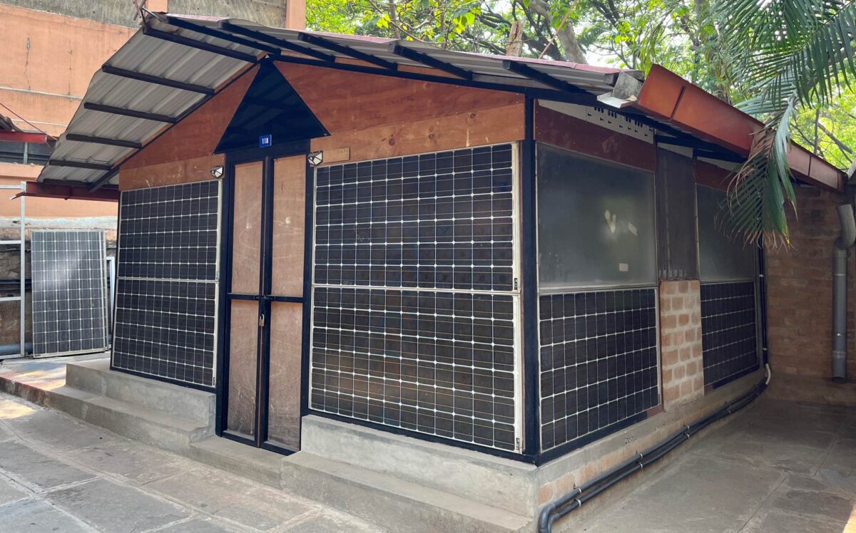 Using end-of-life photovoltaic panels as building material