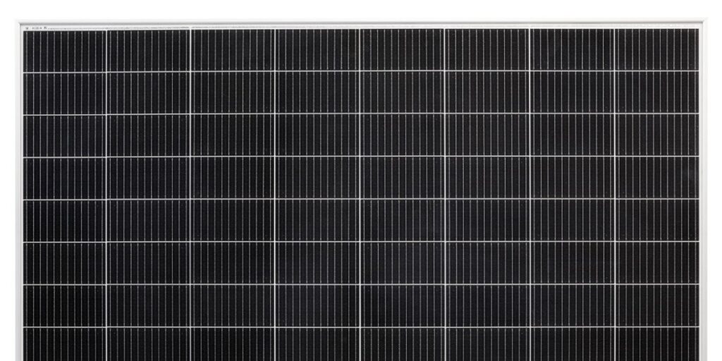 Fraunhofer ISE und Heckert Solar entwickeln Photovoltaik-Modul „made in Germany“ für Hausdächer