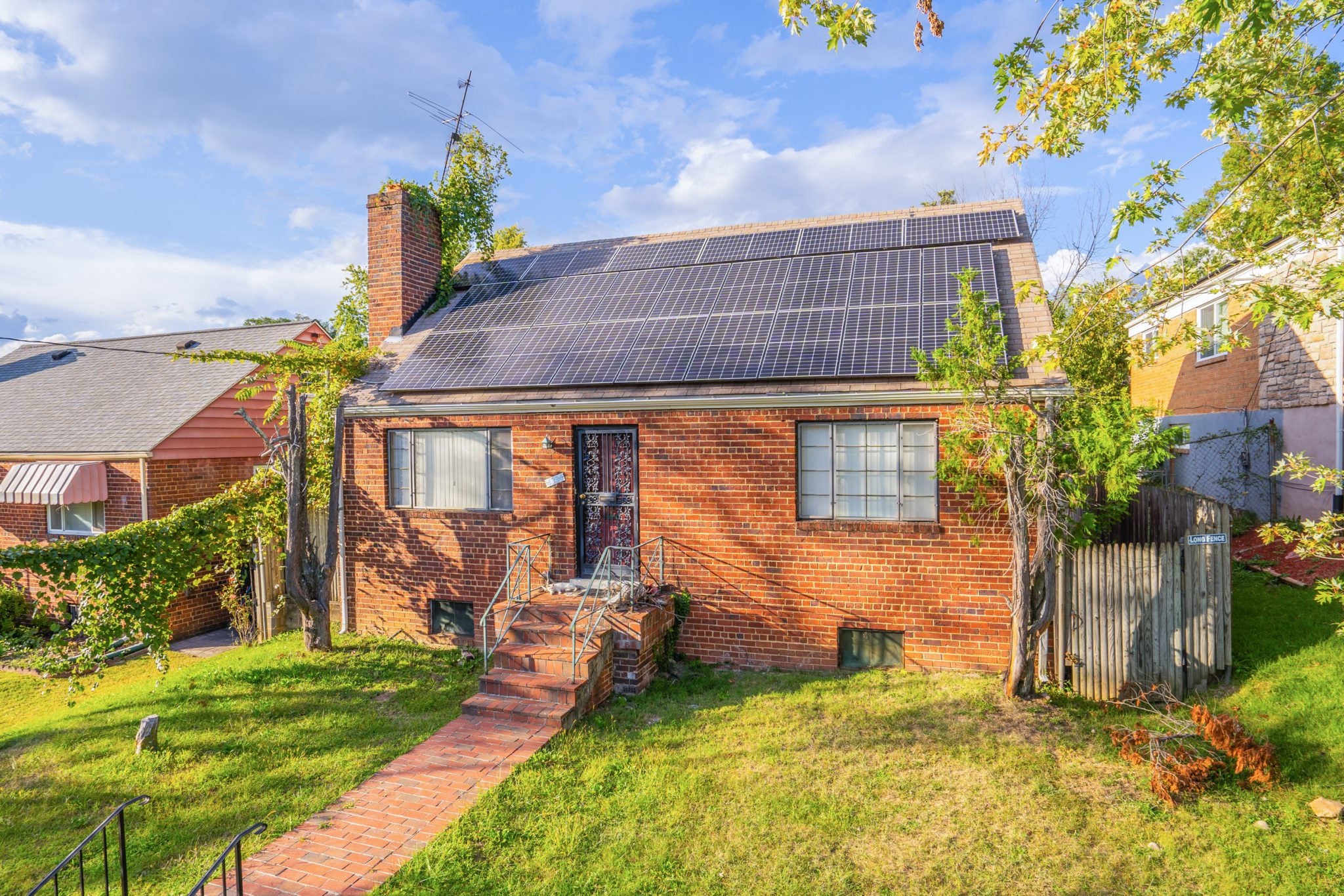 Berkeley Lab report on U.S. residential solar adoption shows shifting income and demographic trends
