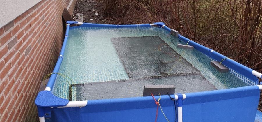 Submersing modular raft for floating photovoltaics