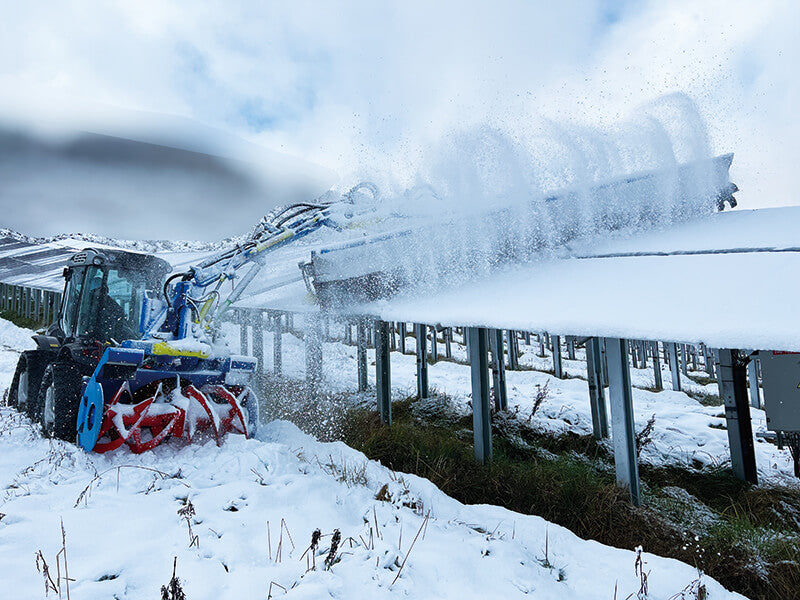 冬季の太陽光発電を可能にする、日本仕様の高機能除雪システム登場!