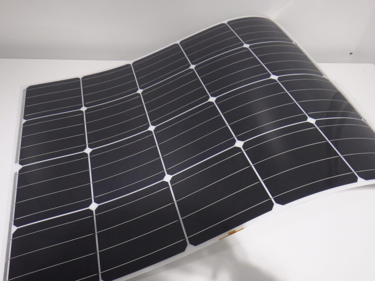 Des modules solaires flexibles en silicium cristallin avec une face avant en PET