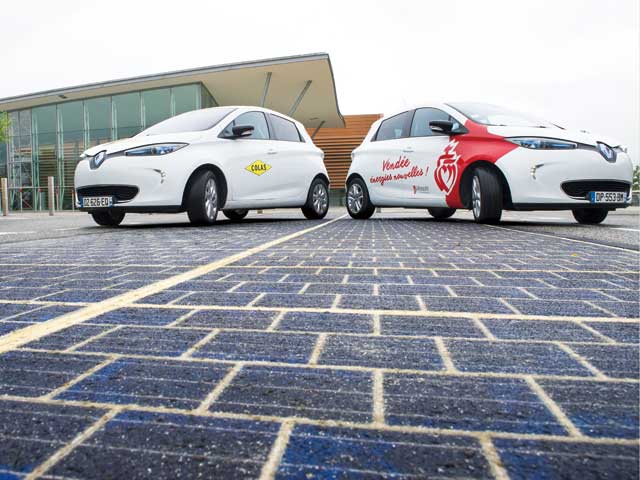 フランスの小さな町で誕生、電気を生むソーラー道路