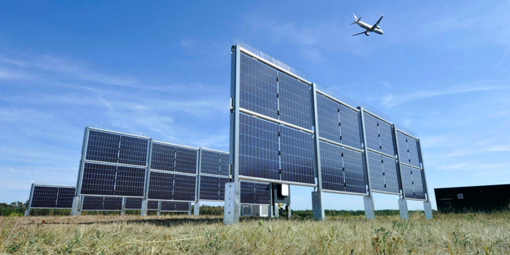 Photovoltaik am Flughafen Frankfurt: Fraport nimmt „Zaunanlage“ in Betrieb