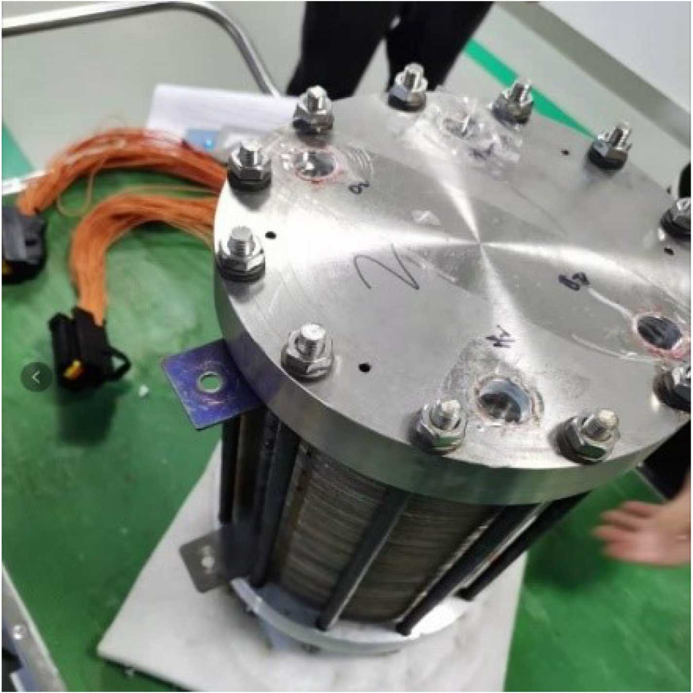 PEM electrolysis coupled with thermal energy storage