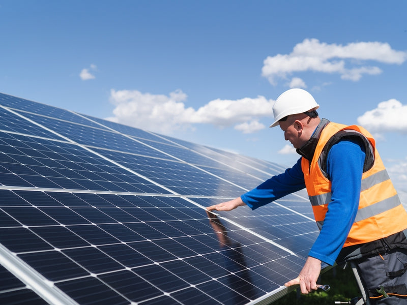 太陽光パネルのリサイクルを高純度&CO2ゼロで実現する、新見ソーラーカンパニー
