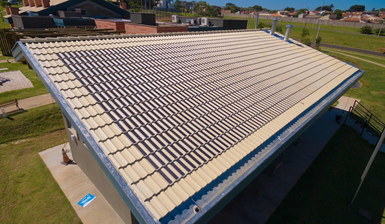 En Brasil, Eternit informa que su proceso para fabricar tejas solares ha obtenido una patente verde