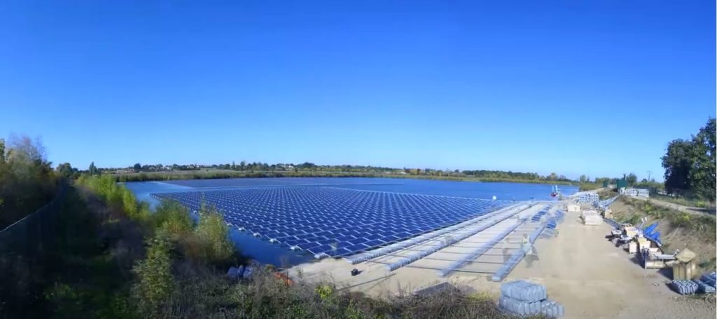 Erste schwimmende Photovoltaik-Anlage von Axpo entsteht in Frankreich