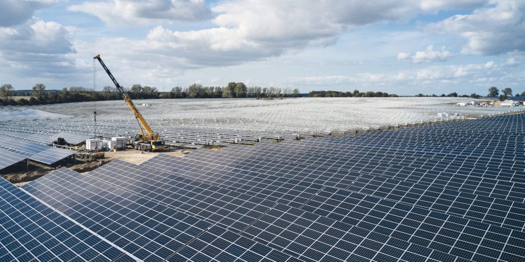 Enerparc und Axpo schließen landesweit erste Baseload-Liefervereinbarung über Solarstrom