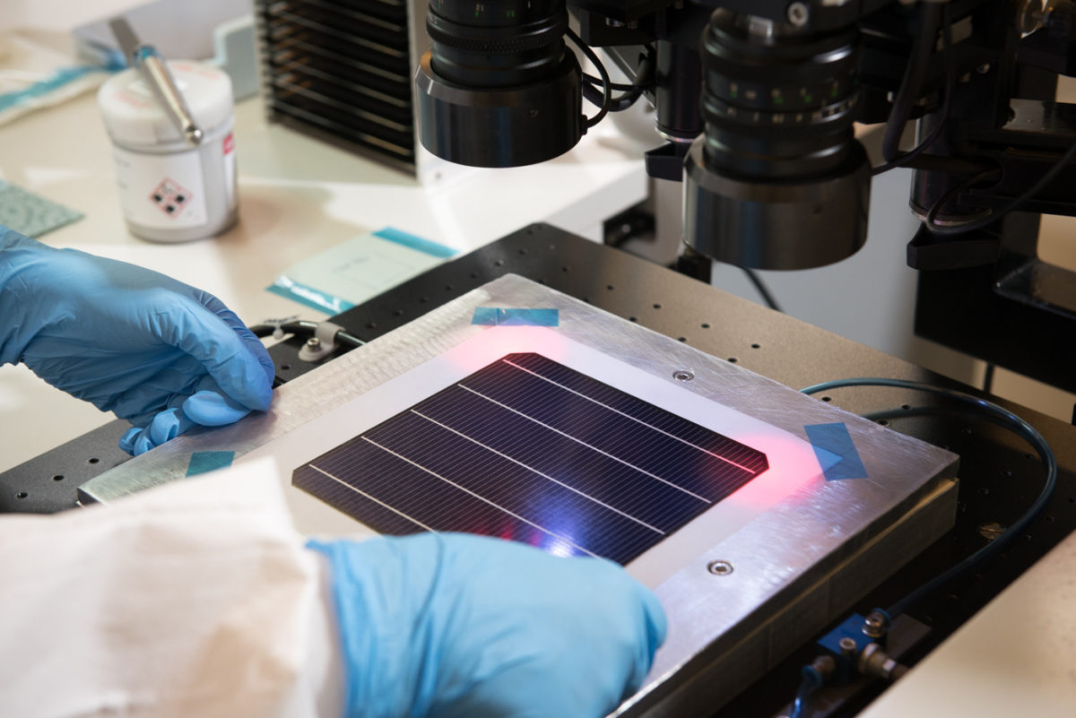 L’impact environnemental des cellules solaires tandem pérovskite-silicium