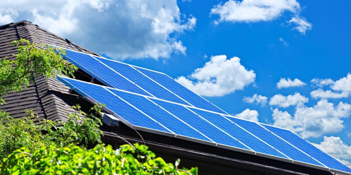 Verbraucherzentrale NRW räumt mit den vier gängigsten Photovoltaik-Irrtümern auf