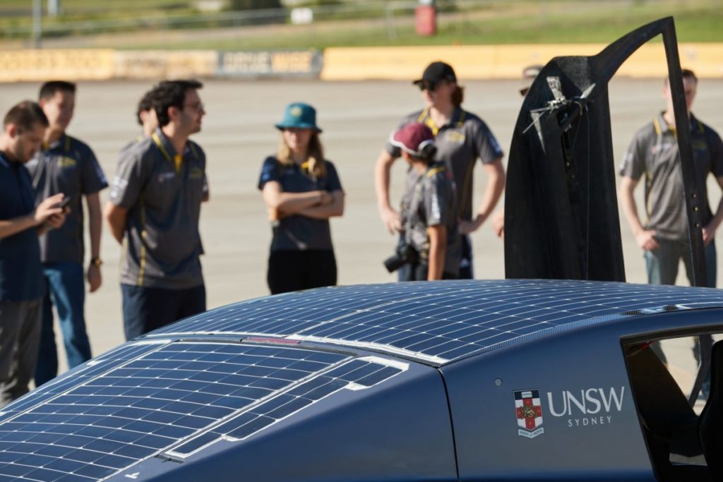 Récord de un vehículo eléctrico solar, el más rápido en recorrer 1.000 km con una sola carga