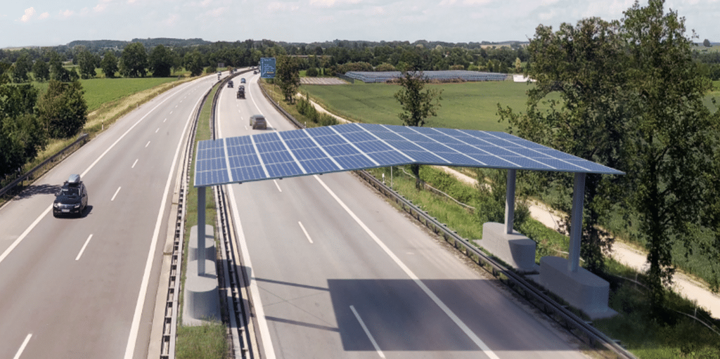 Bundesregierung bei Photovoltaik-Überdachung von Autobahnen, Kanälen und Bahntrassen (noch) skeptisch