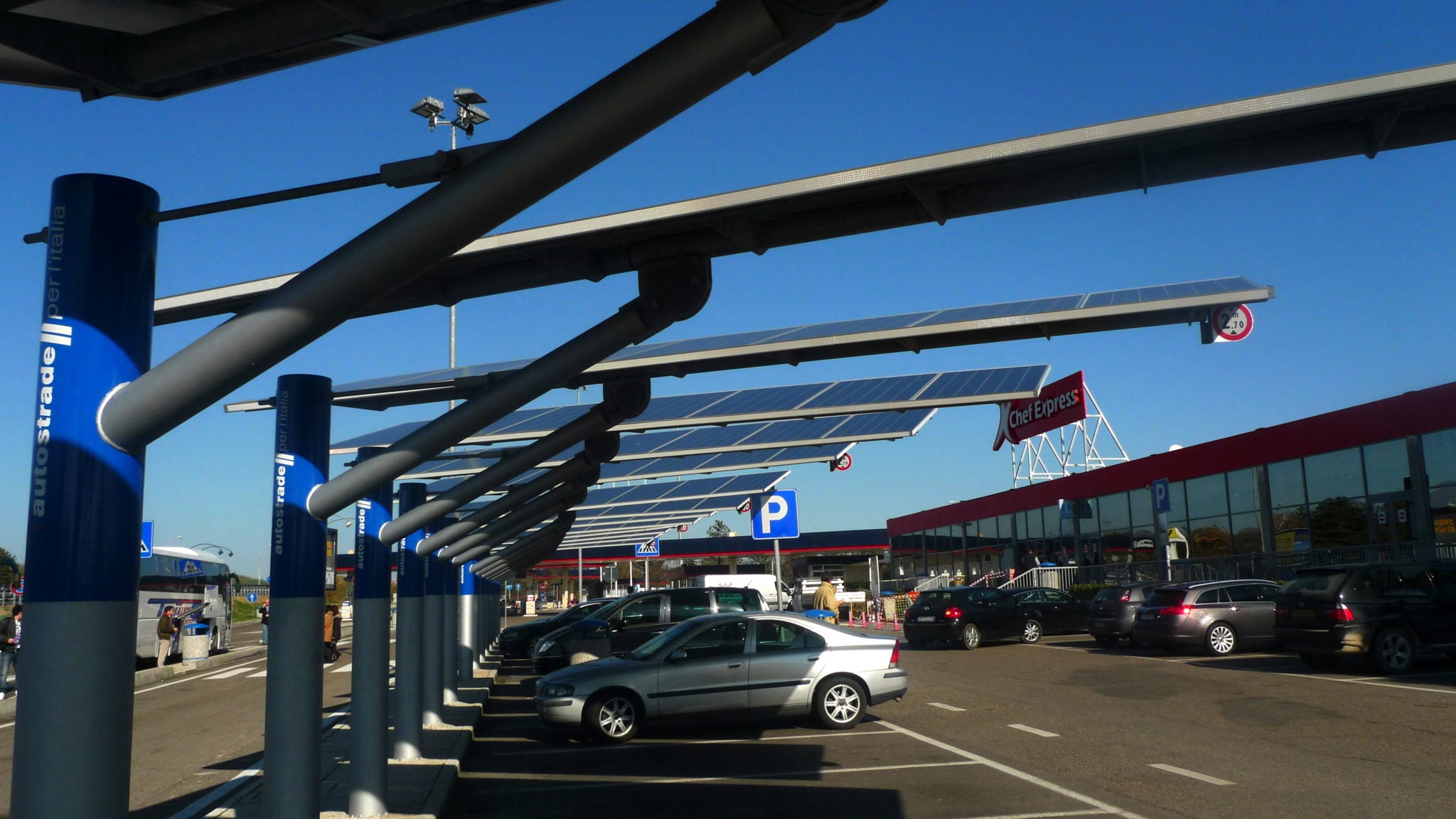 Loi d’accélération des EnR : les supermarchés veulent être aidés pour la solarisation des parkings