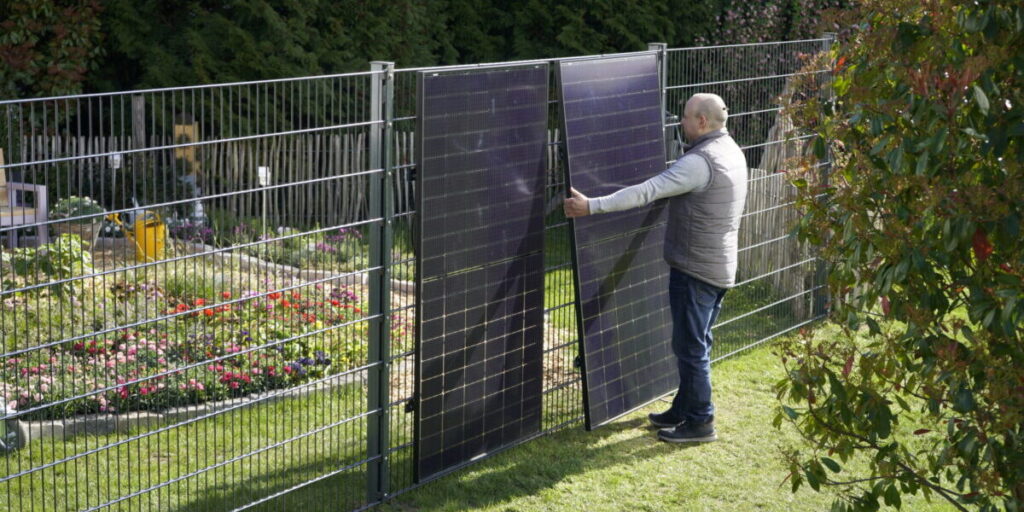 Impianto fotovoltaico plug-and-play per recinzioni da giardino