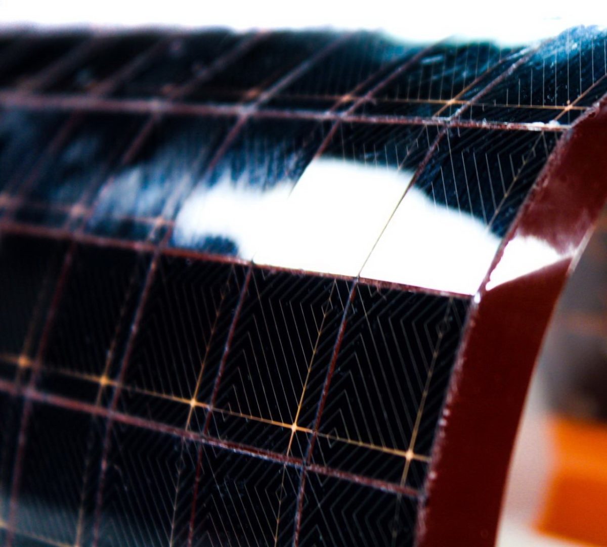 Flexible PV panels based on hyperconnected back-contact solar cells