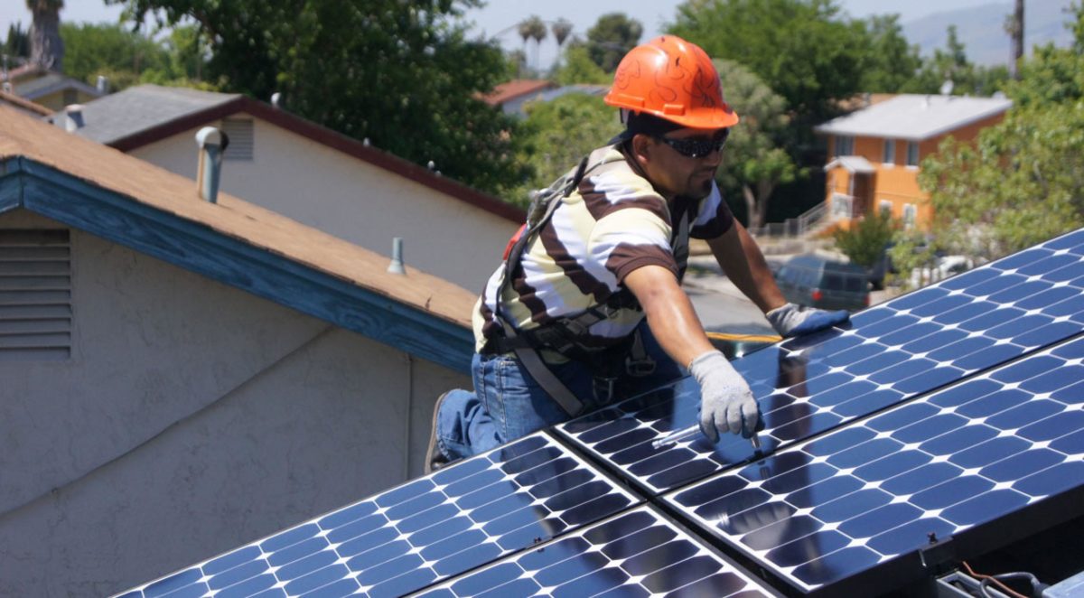 Florida rooftop solar bills put 40,000 jobs and $18 billion in economic activity at stake