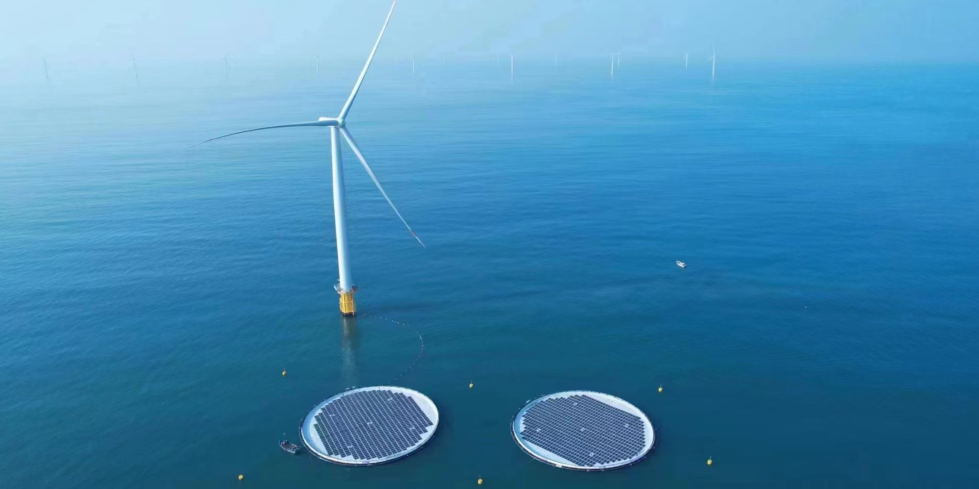 Erstes kombiniertes Offshore-Photovoltaik-Windkraft-Projekt geht in China ans Netz