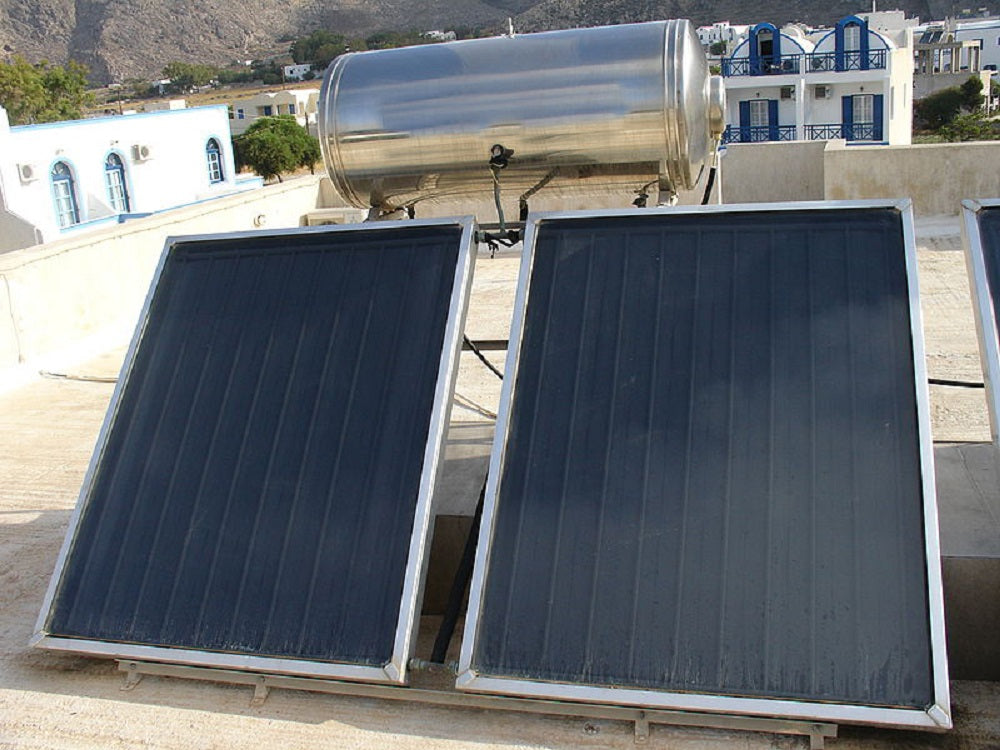 Heat pump design to reduce footprint of solar thermal installations