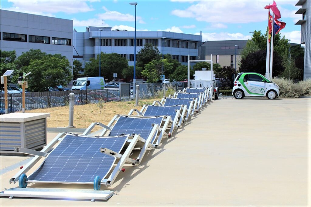 Sistemas fotovoltaicos plegables y adaptables para autos eléctricos