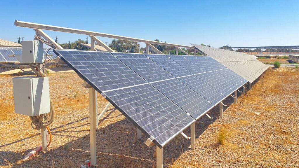 Los recubrimientos antisuciedad en zonas secas pueden mejorar el rendimiento fotovoltaico hasta en un 3%