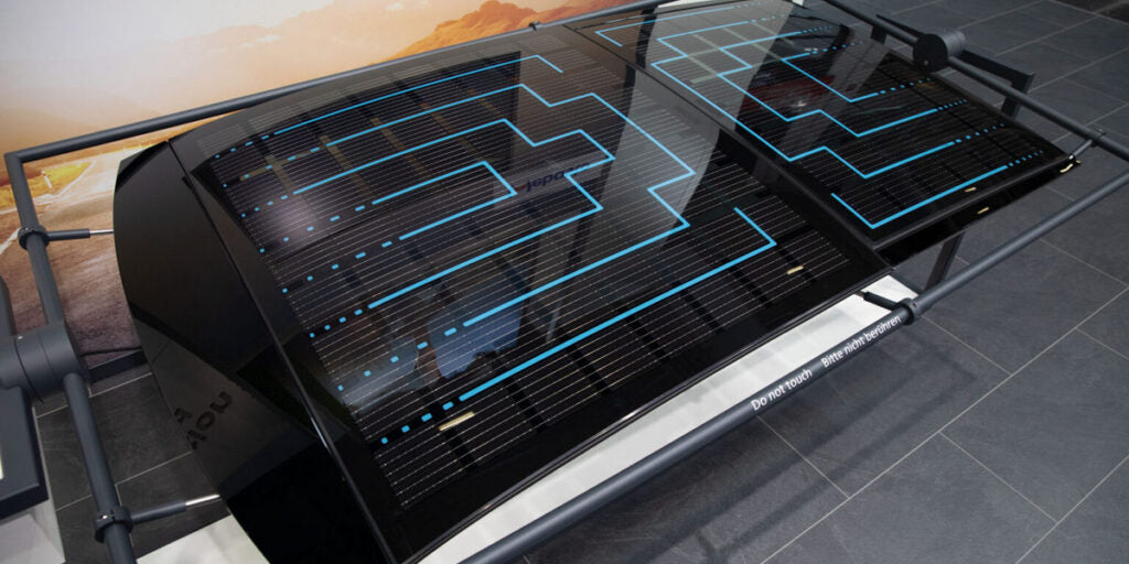 Webasto präsentiert fahrzeugintegriertes Photovoltaik-System für einfahrbare Autodächer