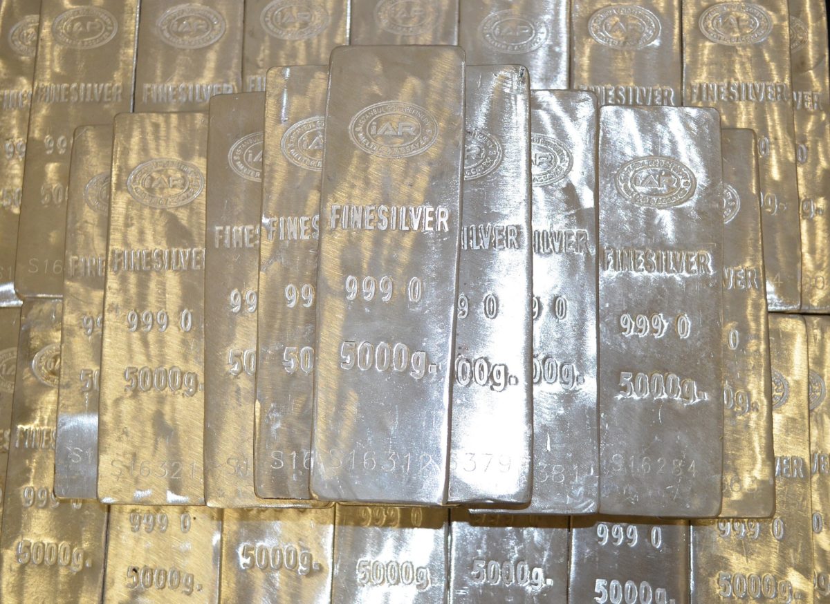 Silver prices rose 22% in 2021, but slight decrease expected this year