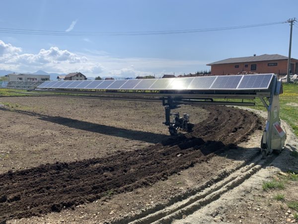 Solar arm for agrivoltaic applications