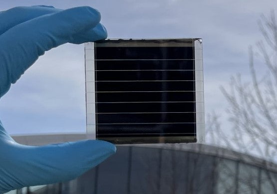 Une cellule solaire en pérovskite 2D/3D présente un rendement record de 25,32 %