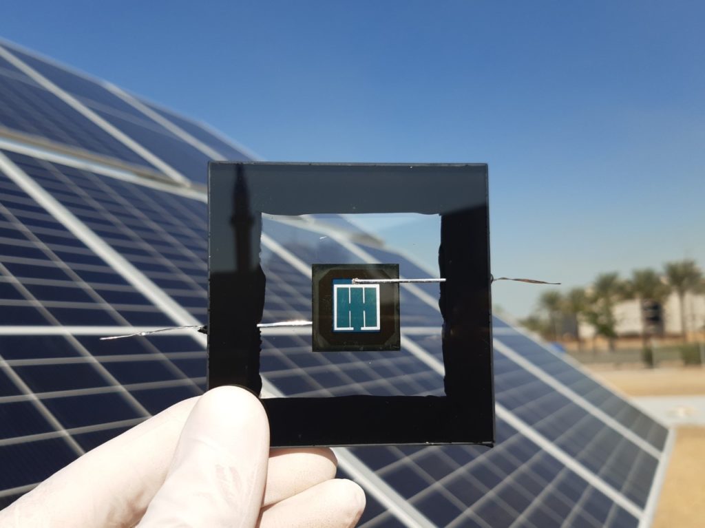 Células solares tandem de perovskita-silício mantiveram 80% de eficiência após 1 ano